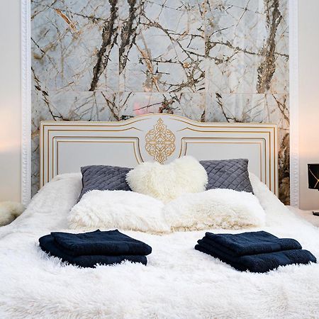 Grand Deluxe Suite Прага Екстериор снимка