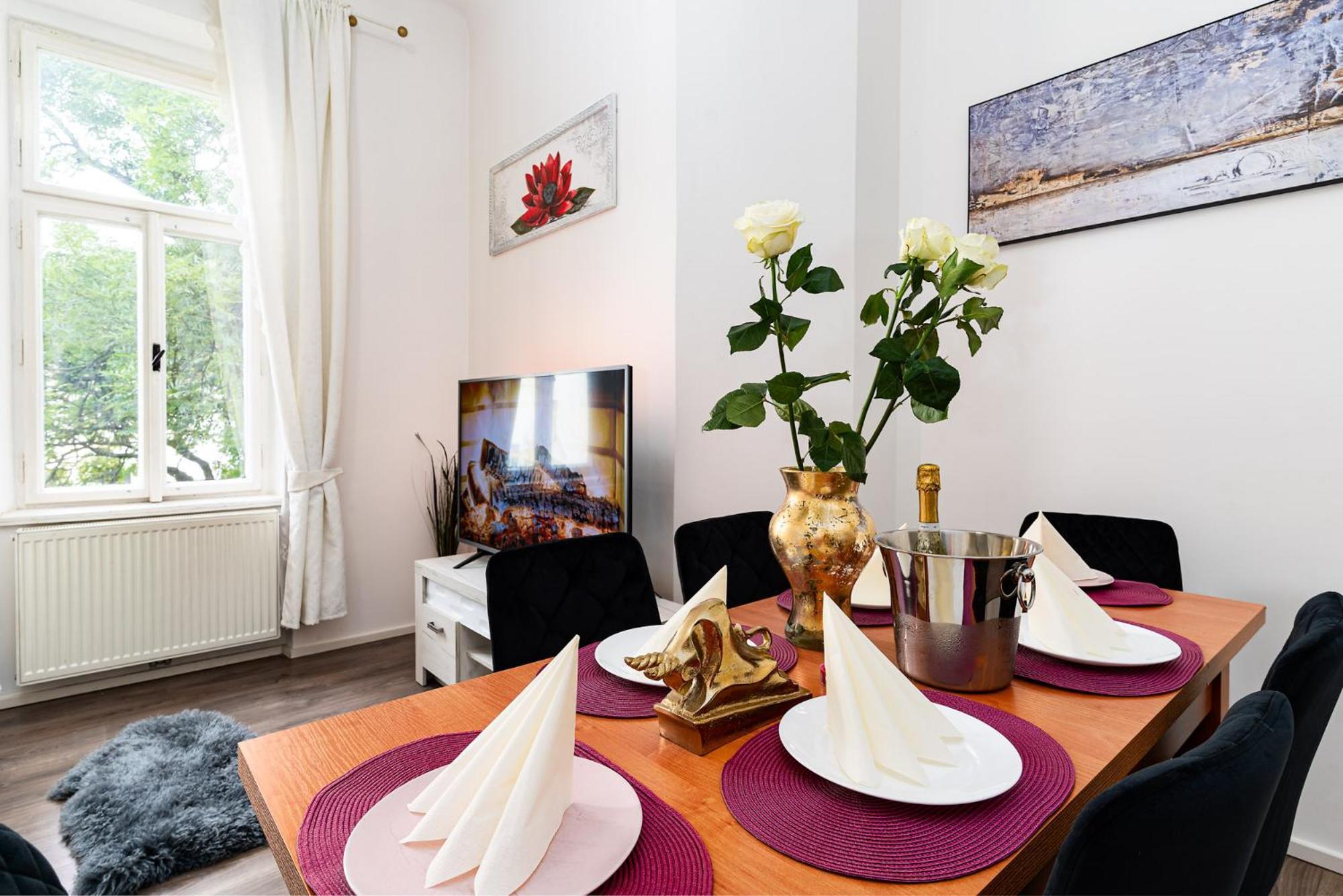 Grand Deluxe Suite Прага Екстериор снимка