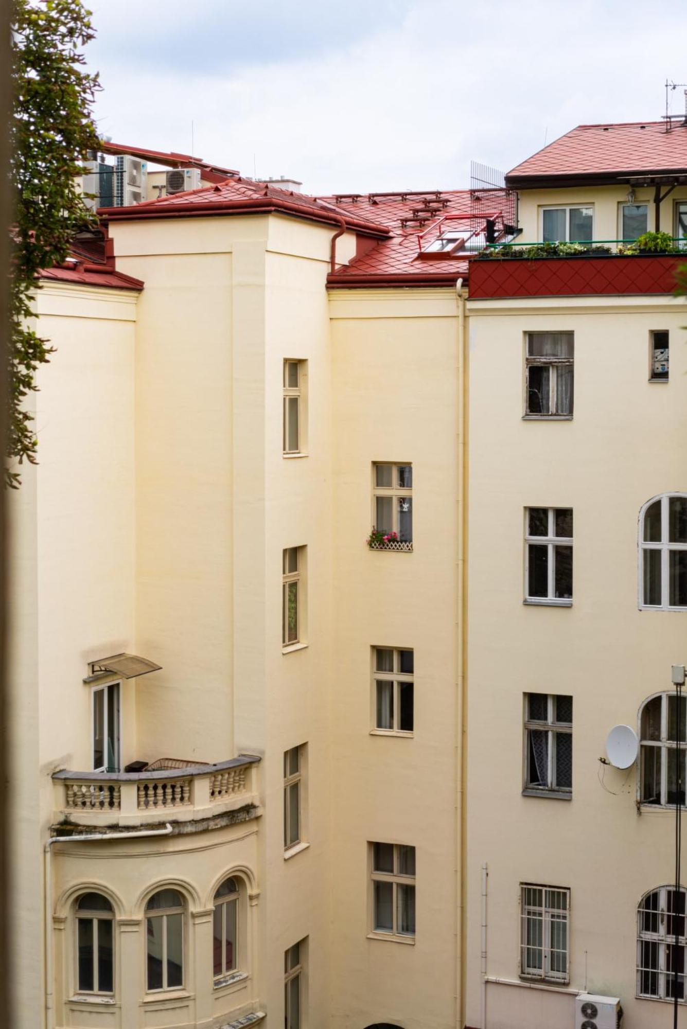 Grand Deluxe Suite Прага Екстериор снимка